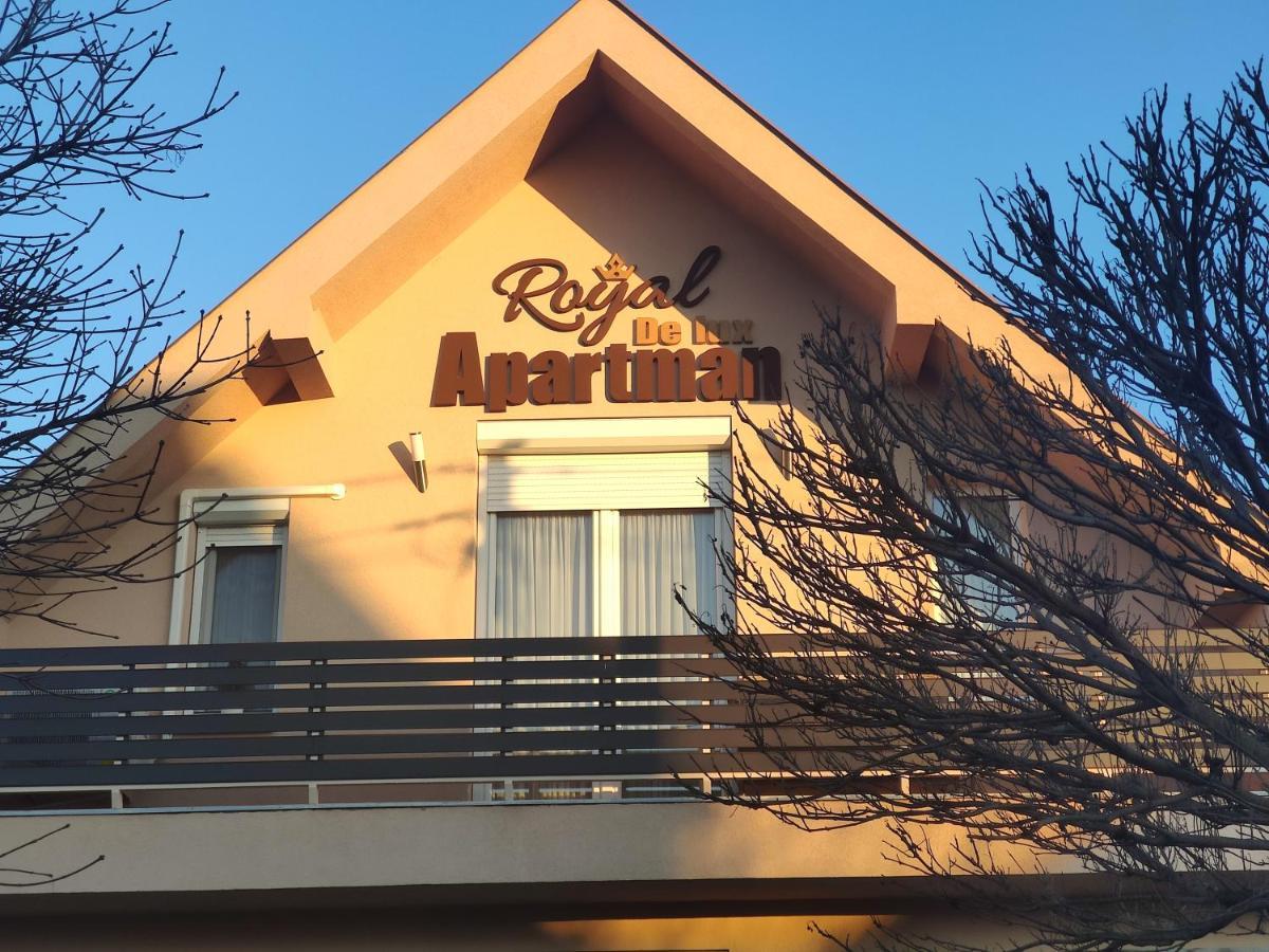 Royal De Lux Apartment Hajduszoboszlo Bagian luar foto
