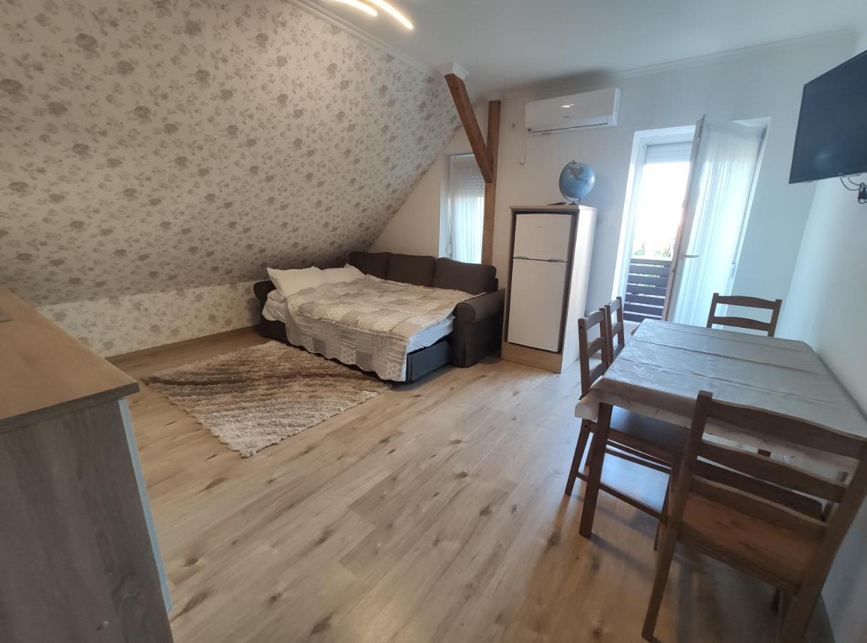 Royal De Lux Apartment Hajduszoboszlo Bagian luar foto