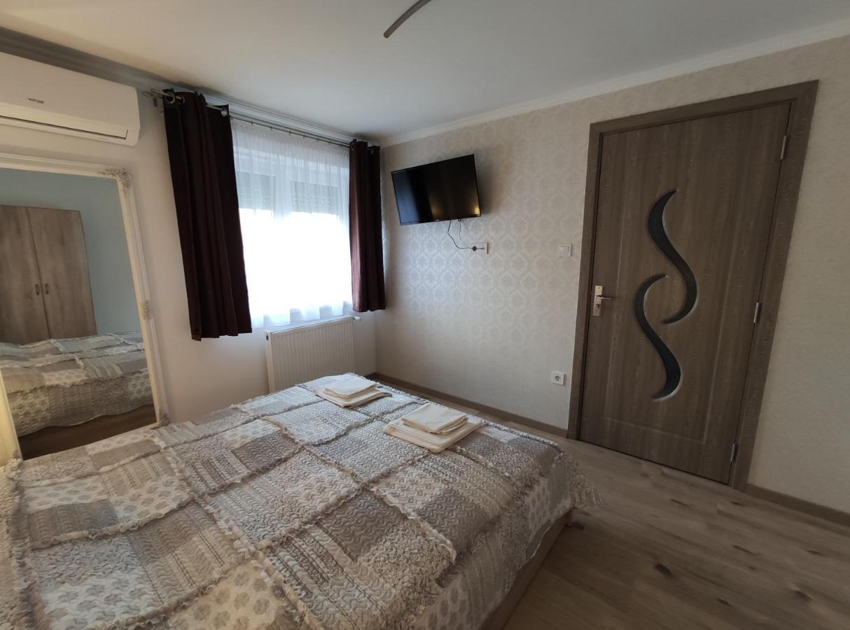 Royal De Lux Apartment Hajduszoboszlo Bagian luar foto