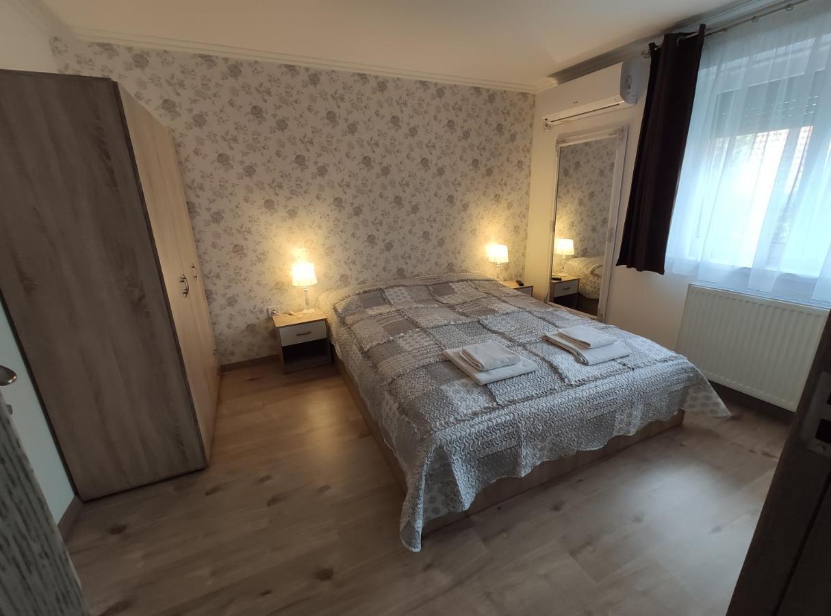 Royal De Lux Apartment Hajduszoboszlo Bagian luar foto